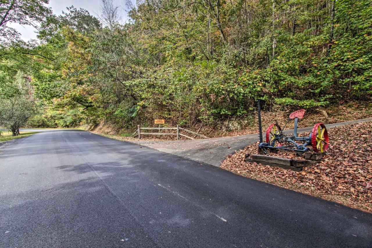 Pigeon Forge Scenic Solitude With Private Hot Tub! Bagian luar foto