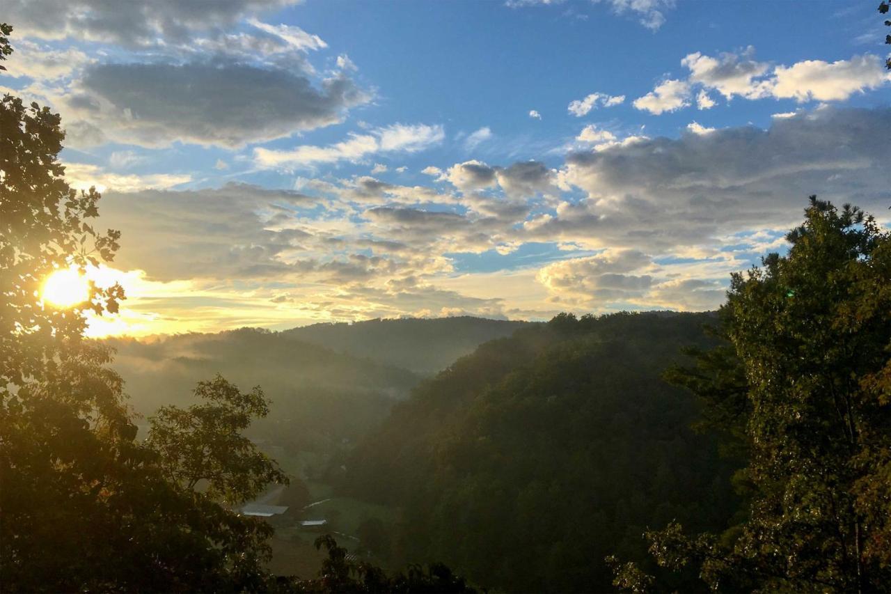 Pigeon Forge Scenic Solitude With Private Hot Tub! Bagian luar foto